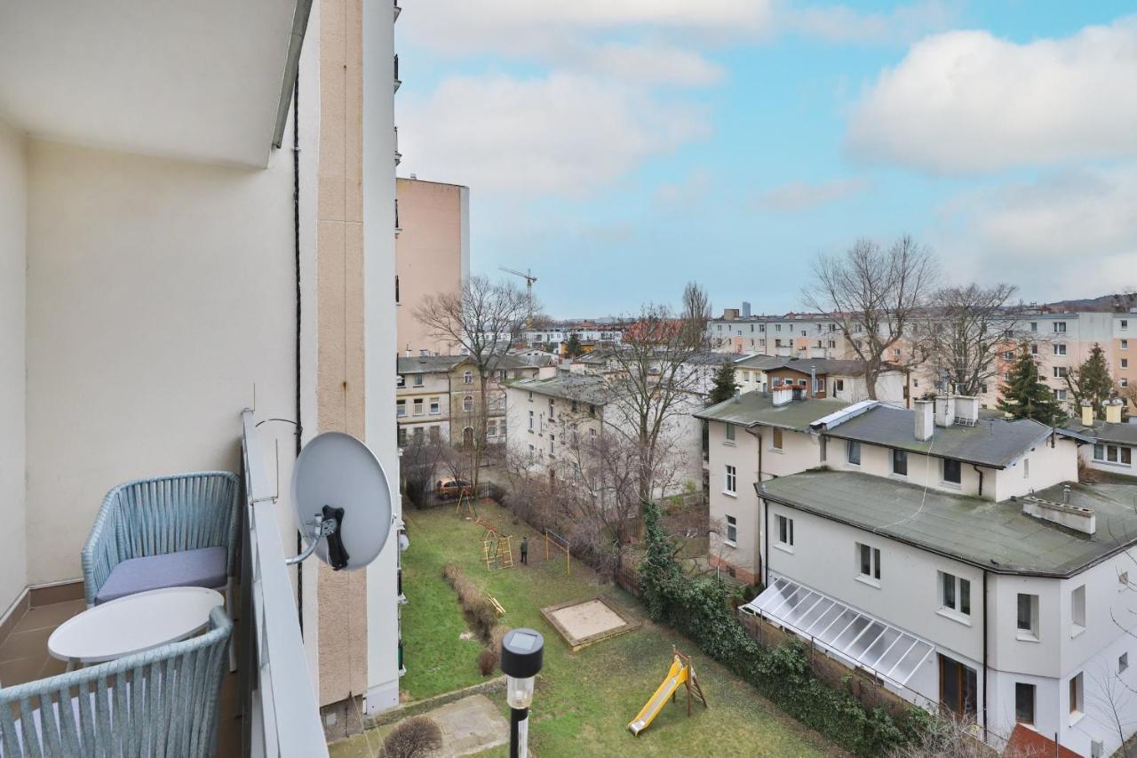 Apartament With Balcony Near The In By Renters